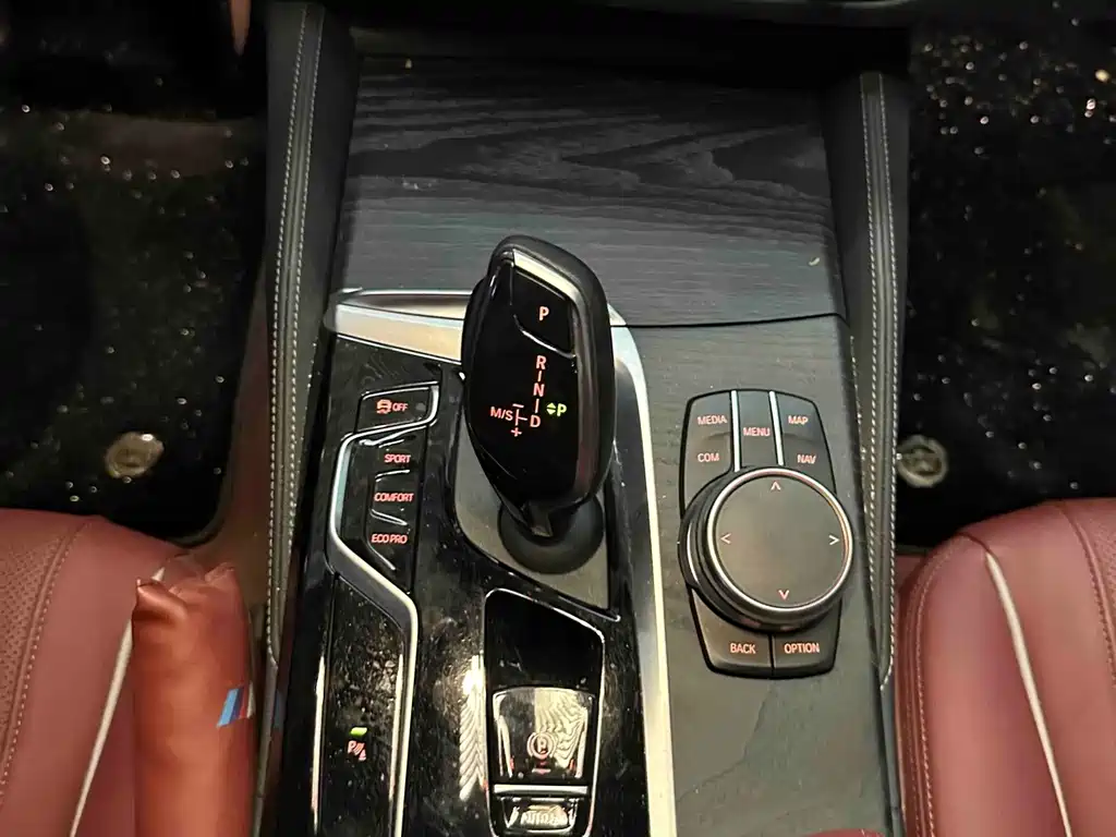 BMW 5 Series — фото 17