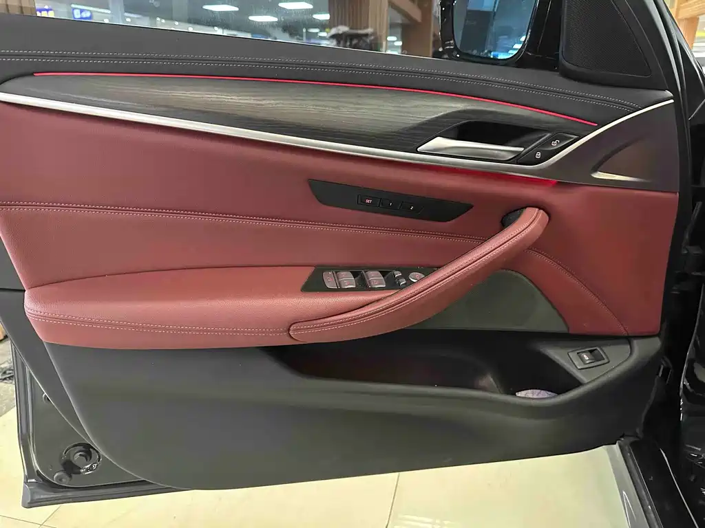 BMW 5 Series — фото 18