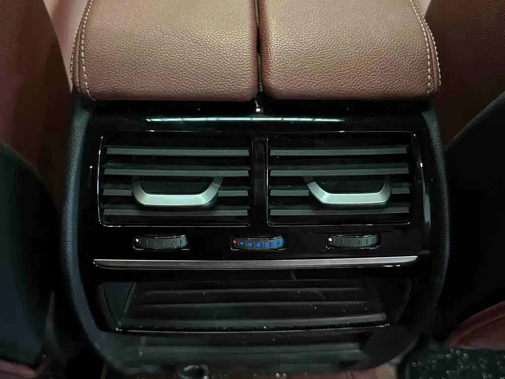 BMW 5 Series — фото 19