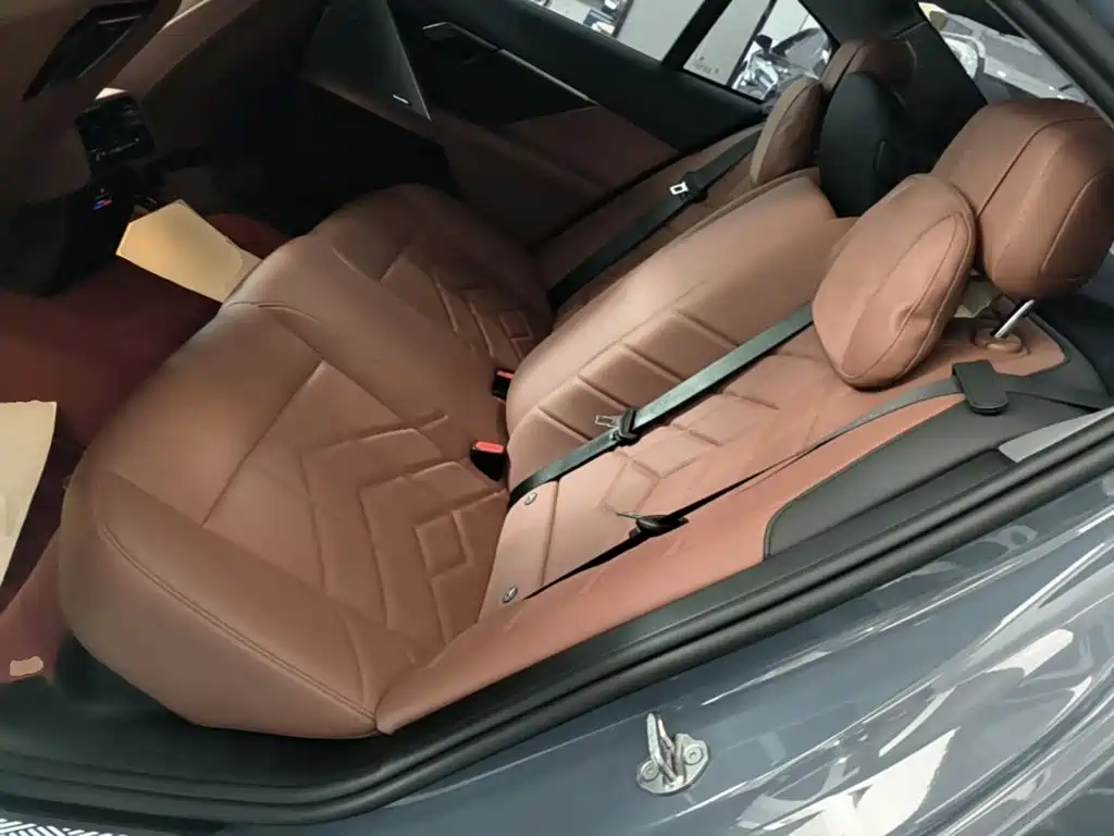 BMW 5 Series — фото 17