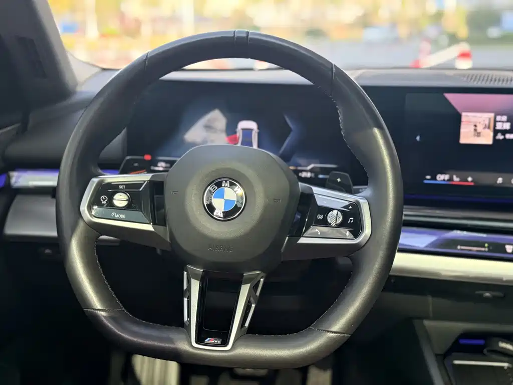 BMW 5 Series — фото 17