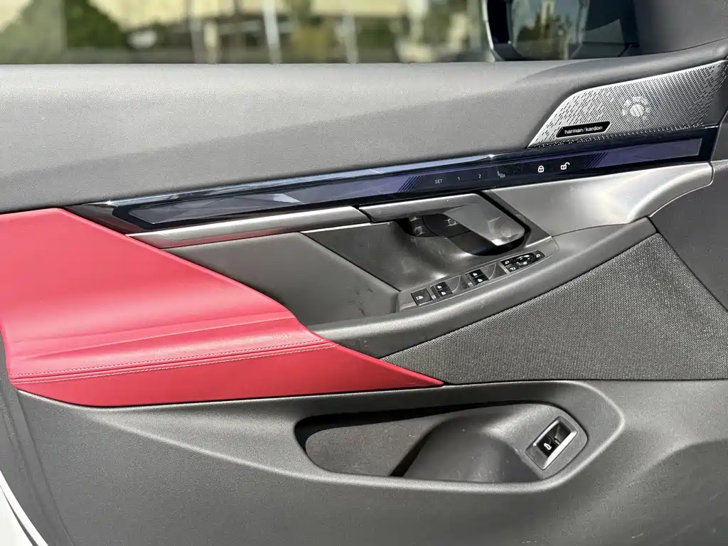 BMW 5 Series — фото 20