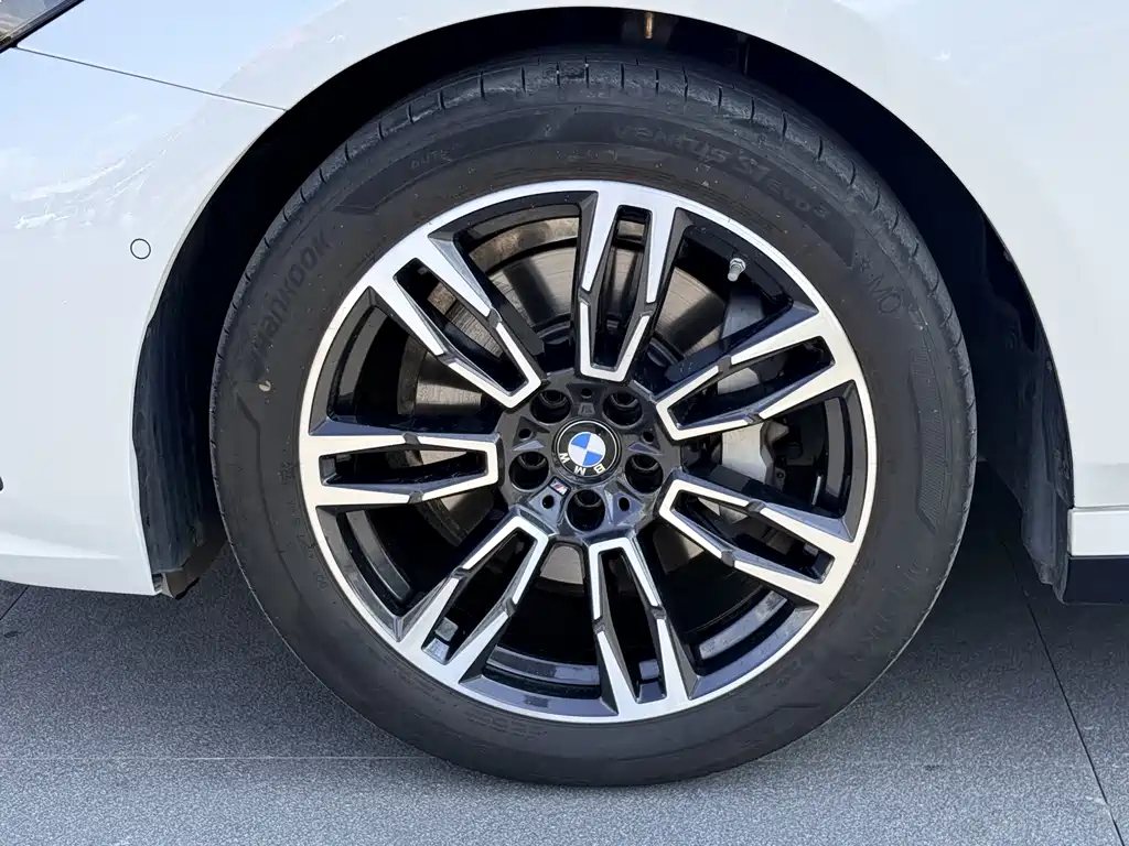 BMW 5 Series — фото 26