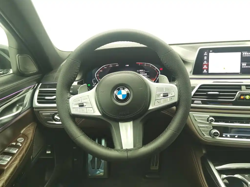 BMW 7 Series — фото 11