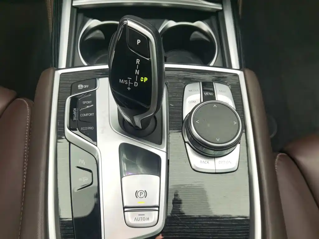 BMW 7 Series — фото 13
