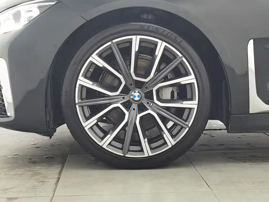 BMW 7 Series — фото 17