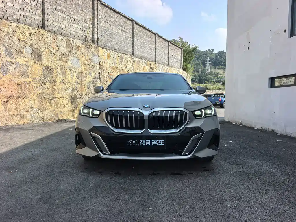 BMW 5 Series — фото 2