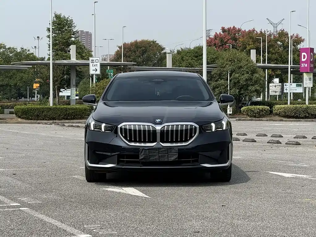 BMW 5 Series — фото 2