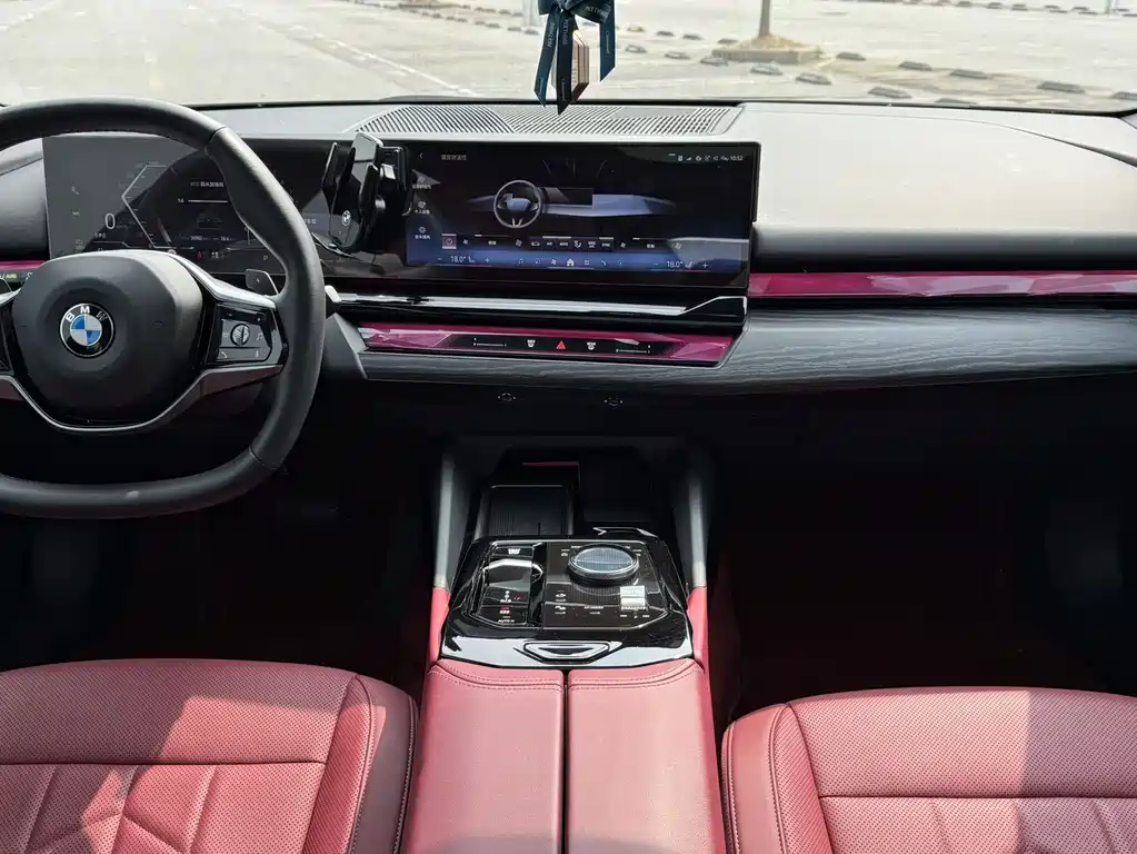 BMW 5 Series — фото 14