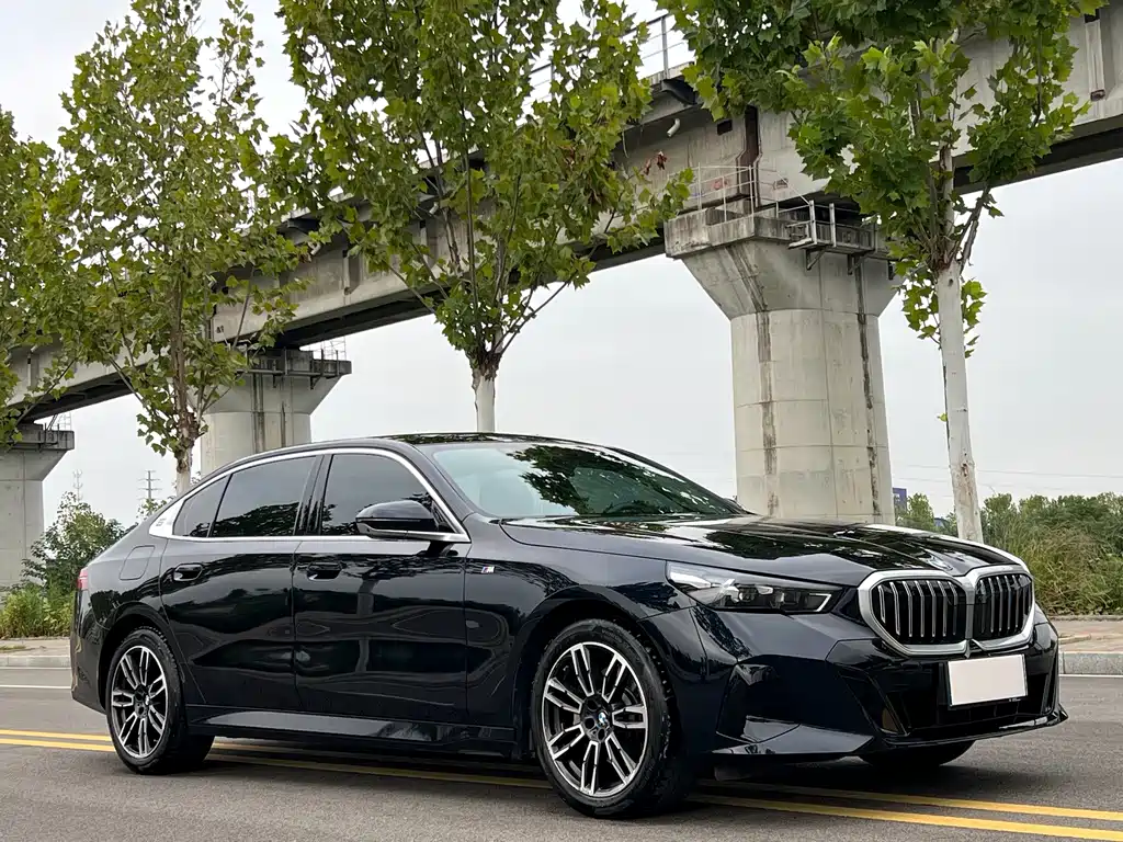 BMW 5 Series — фото 3