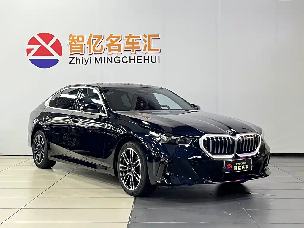 BMW 5 Series — фото 14