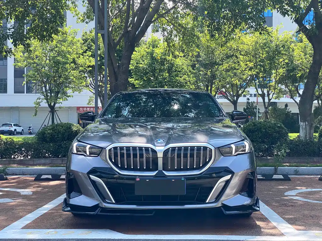 BMW 5 Series — фото 2