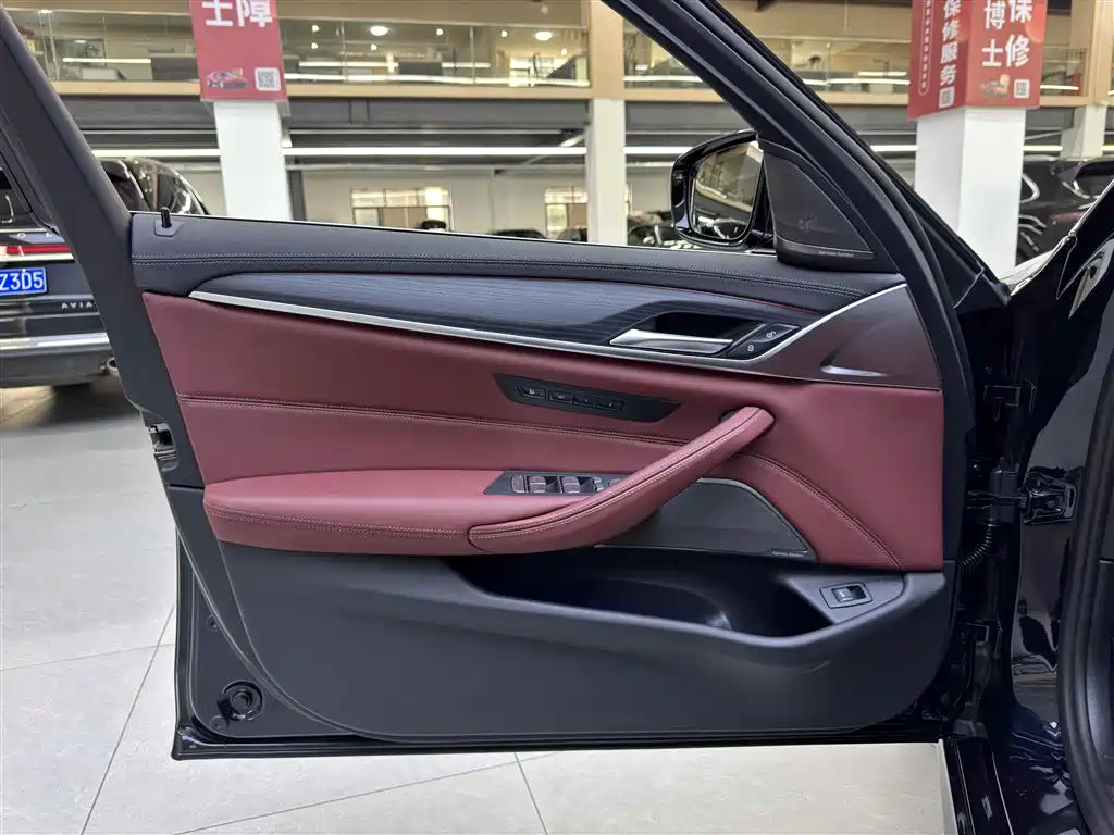 BMW 5 Series — фото 14