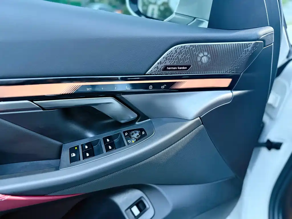 BMW 5 Series — фото 11