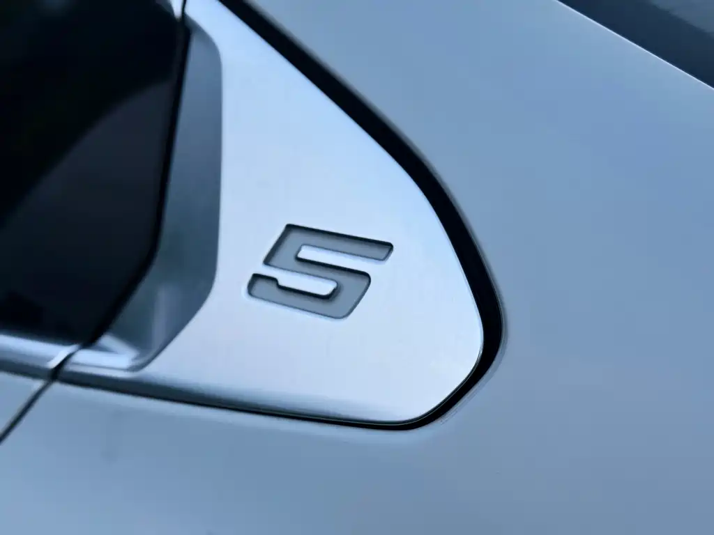 BMW 5 Series — фото 6