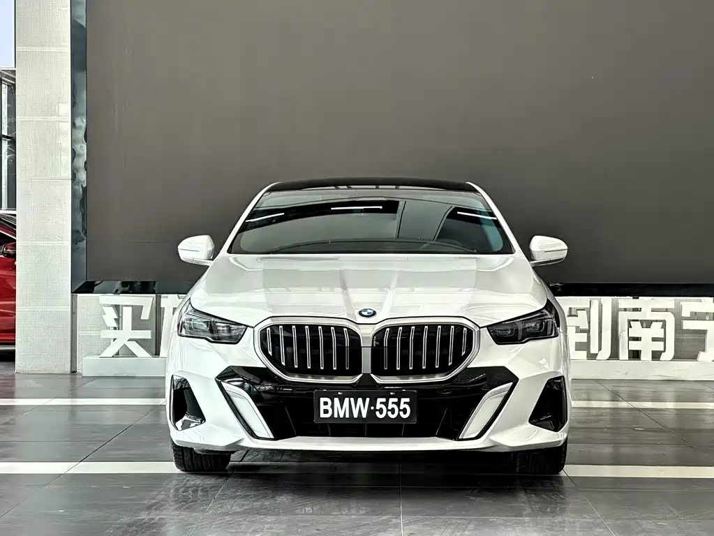 BMW 5 Series — фото 2
