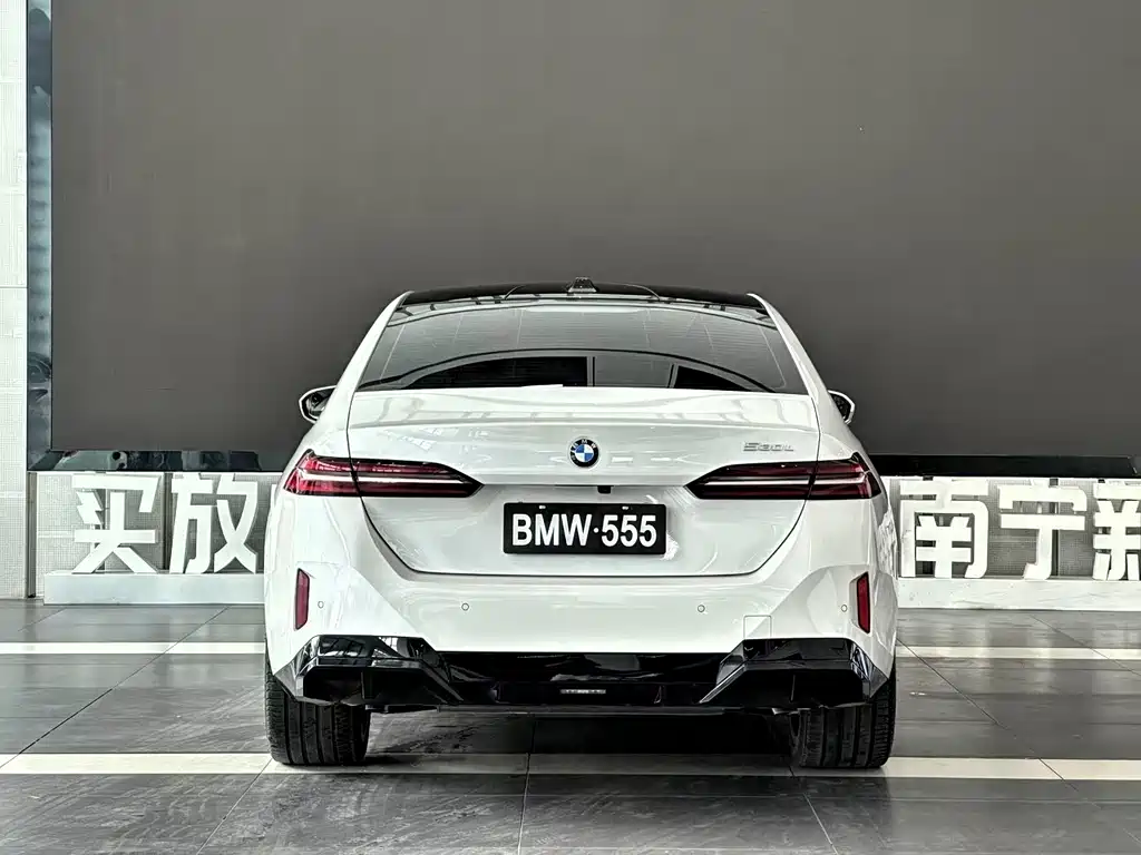 BMW 5 Series — фото 4