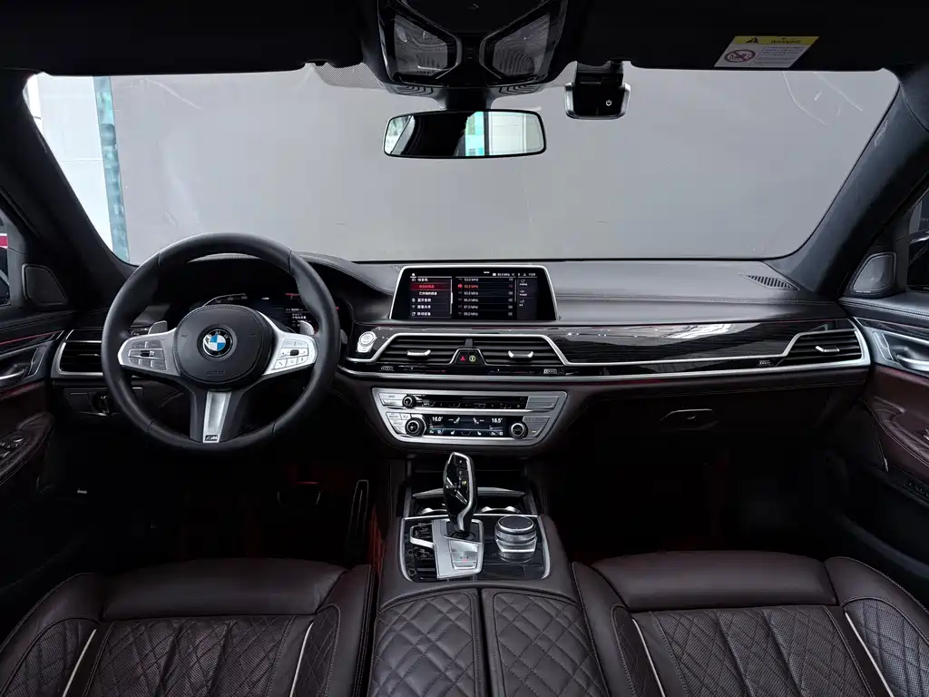 BMW 7 Series — фото 11