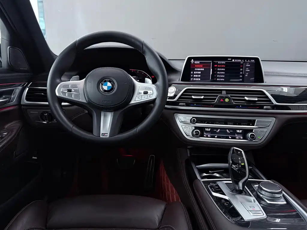 BMW 7 Series — фото 10