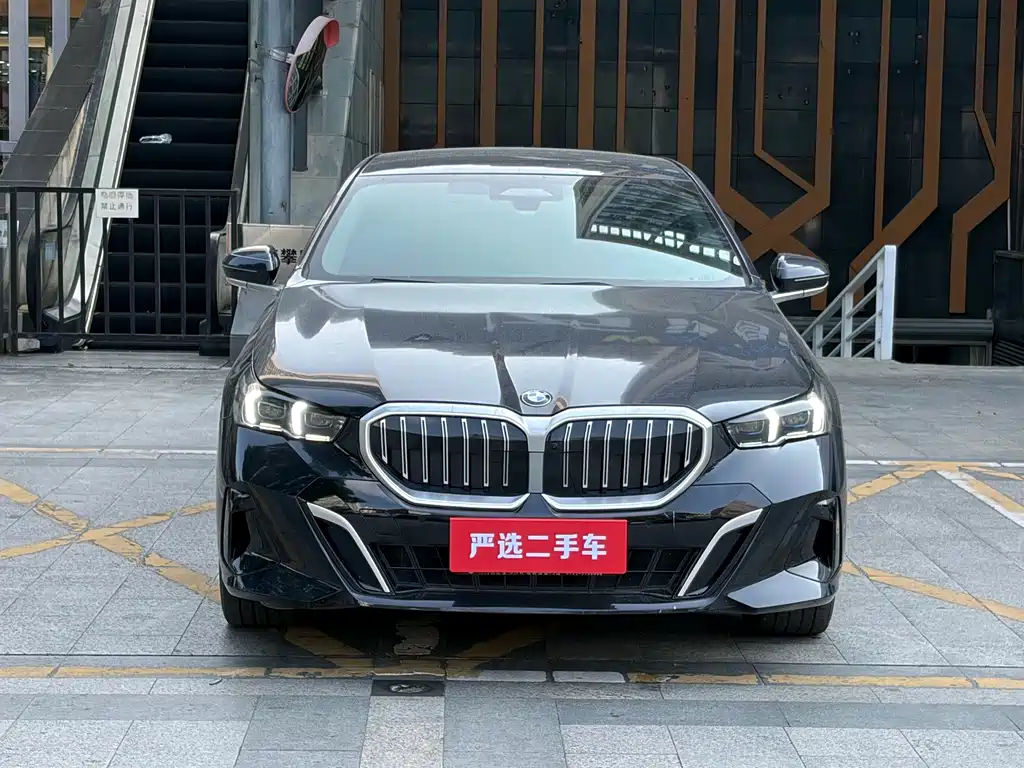 BMW 5 Series — фото 2