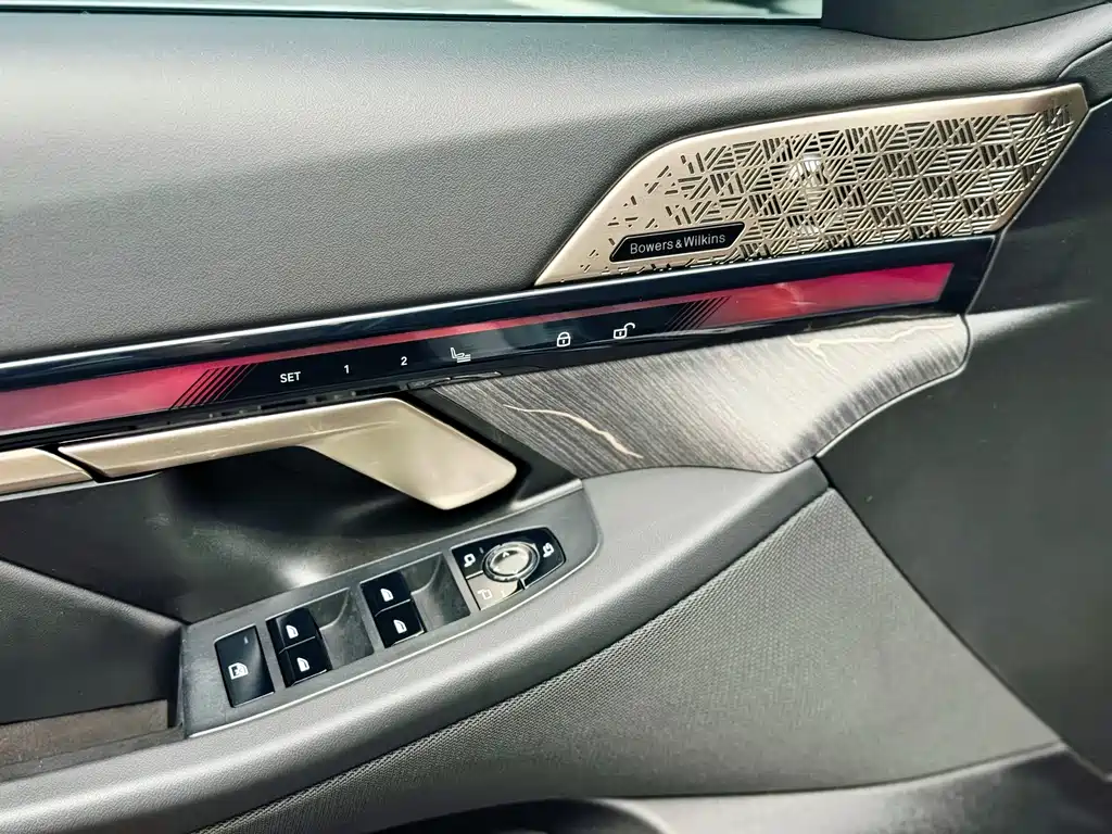 BMW 5 Series — фото 11