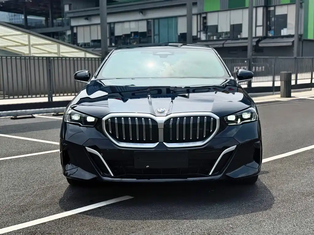 BMW 5 Series — фото 27