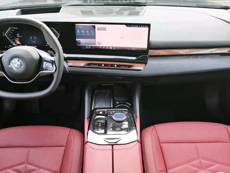 BMW 5 Series — фото 13