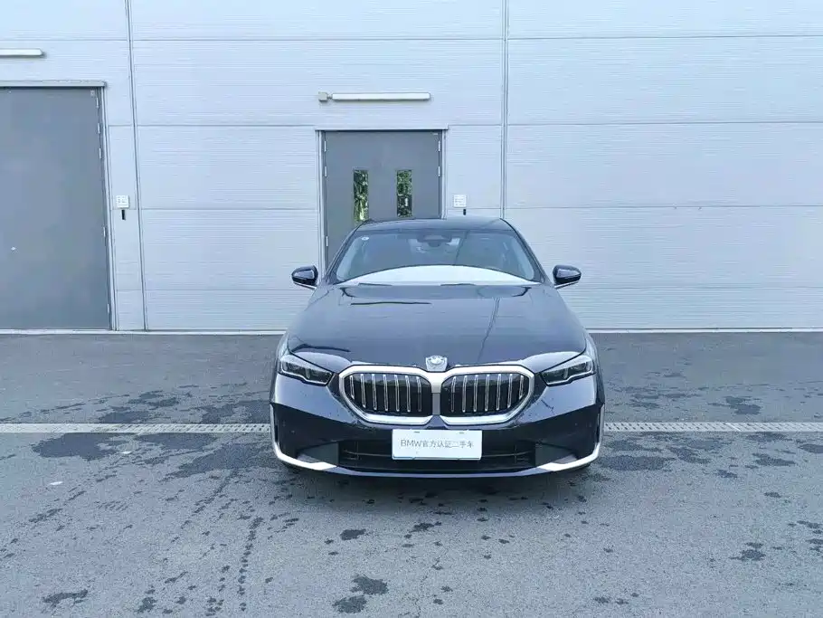 BMW 5 Series — фото 4