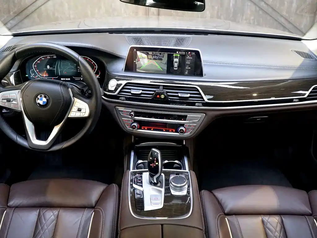 BMW 7 Series — фото 14