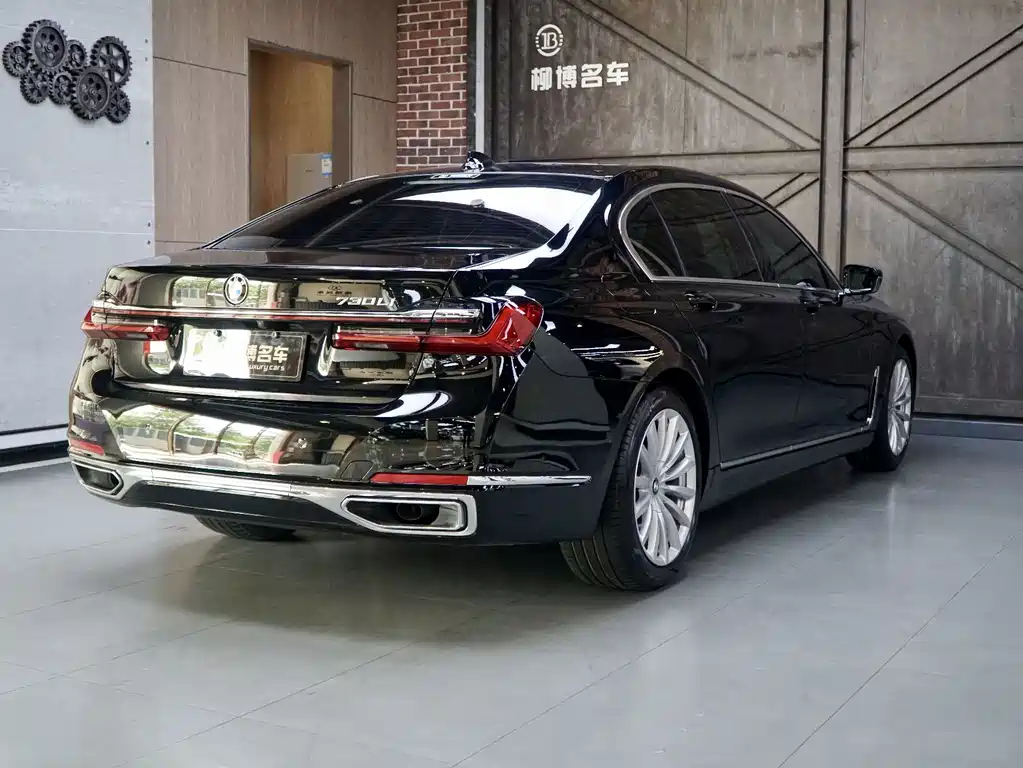 BMW 7 Series — фото 19
