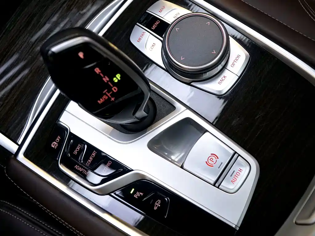 BMW 7 Series — фото 22