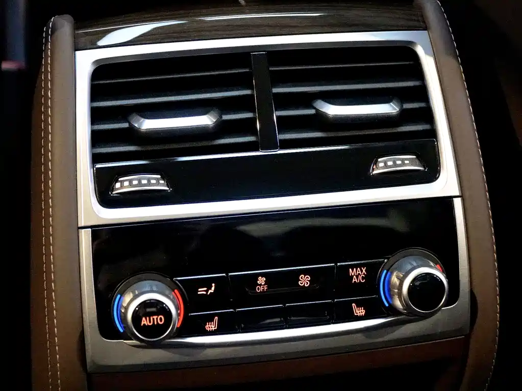 BMW 7 Series — фото 10
