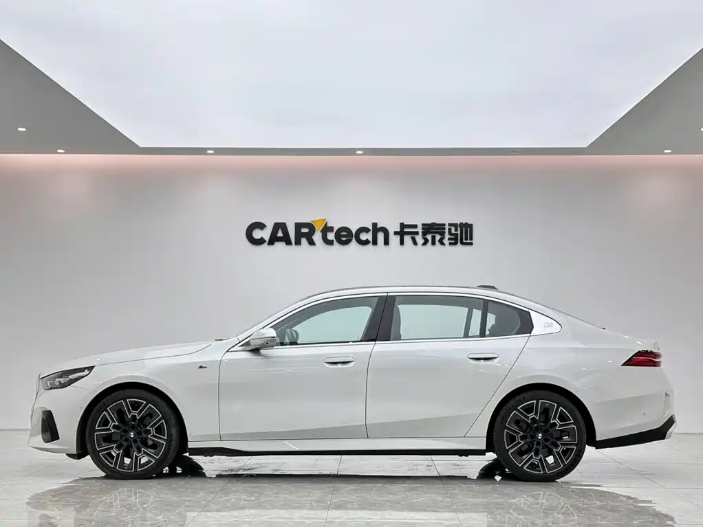 BMW 5 Series — фото 2