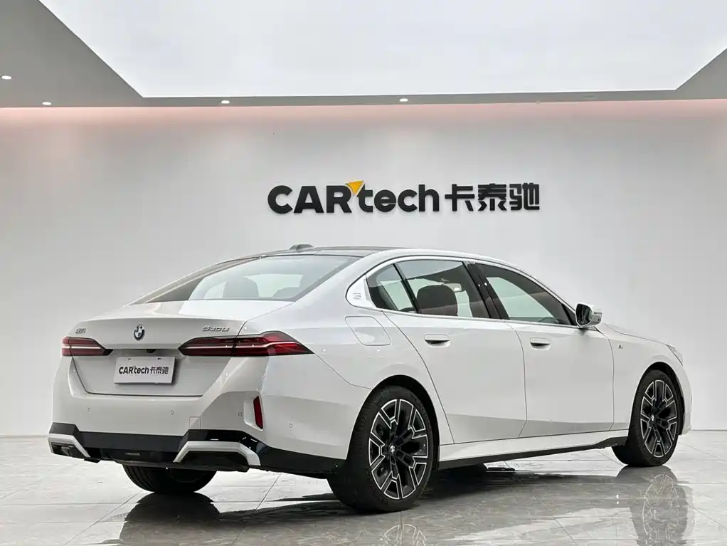 BMW 5 Series — фото 5