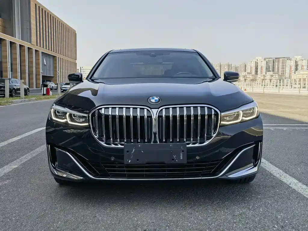 BMW 7 Series — фото 2