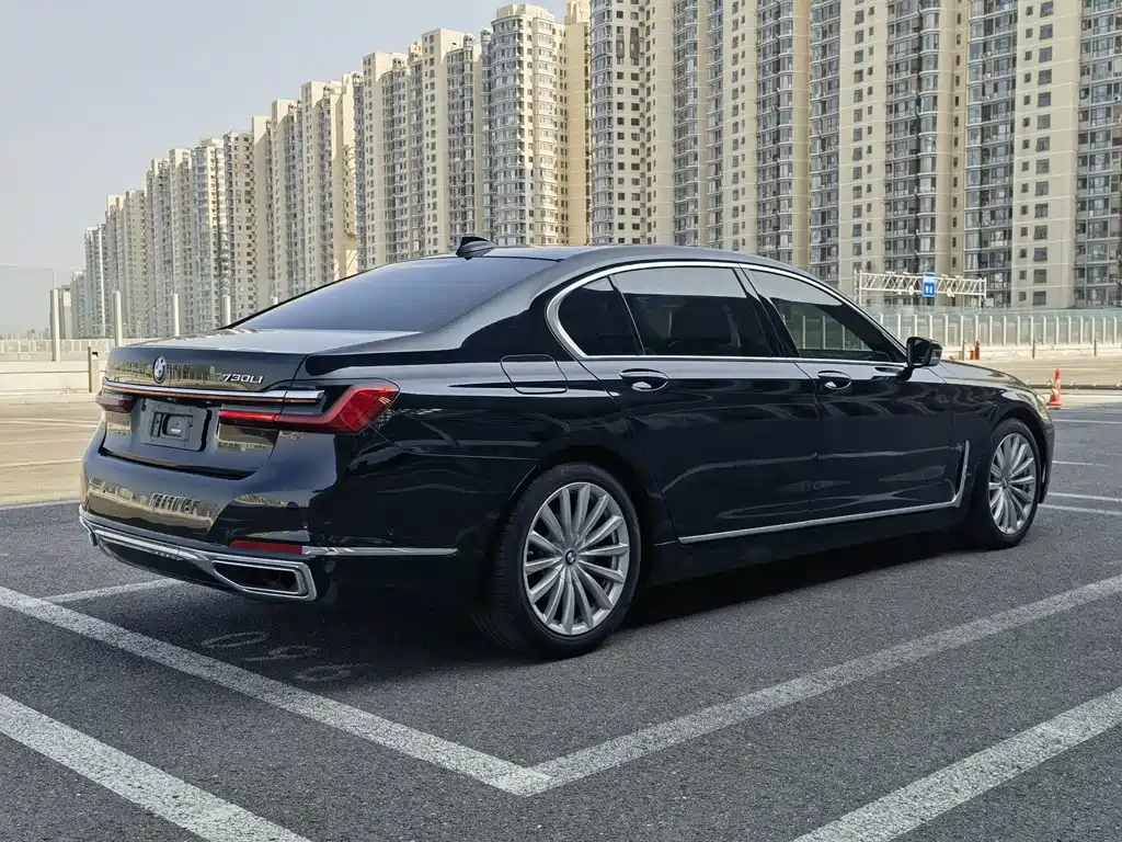 BMW 7 Series — фото 17