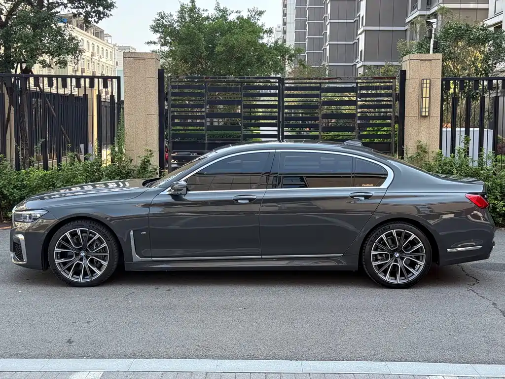BMW 7 Series — фото 4