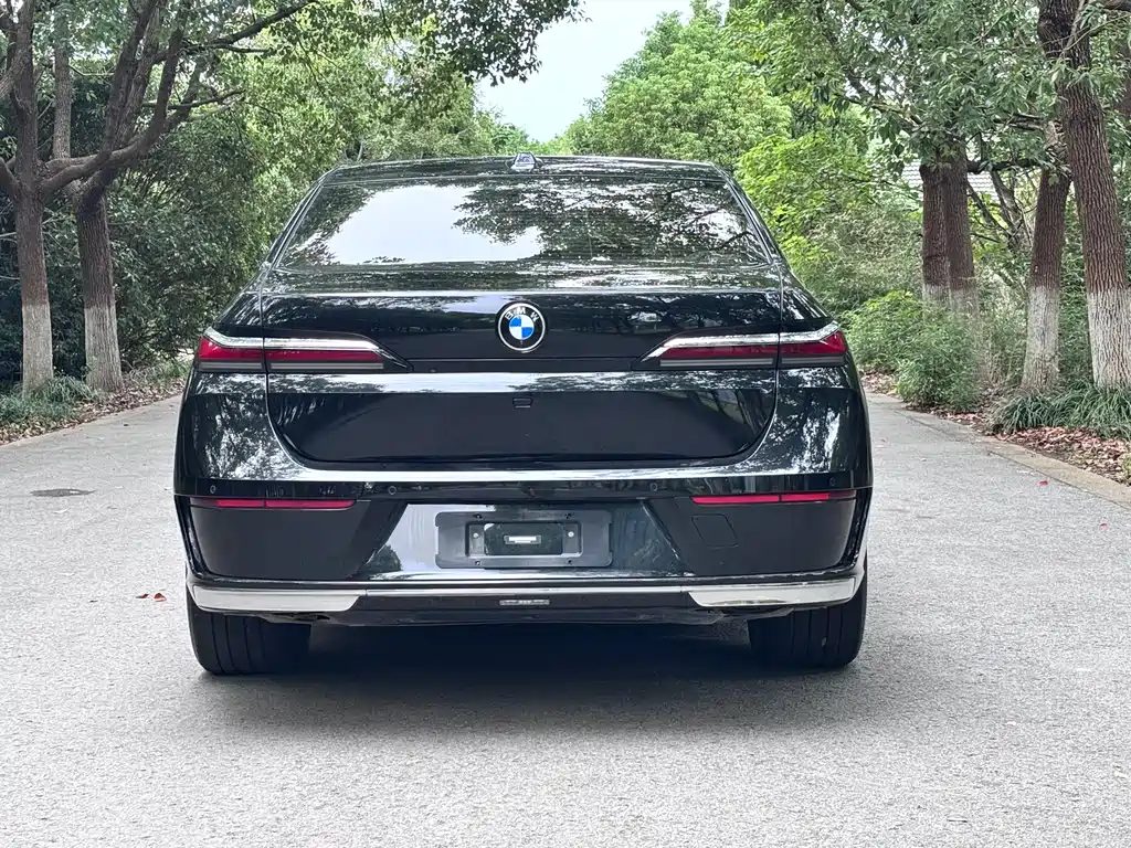 BMW 7 Series — фото 10