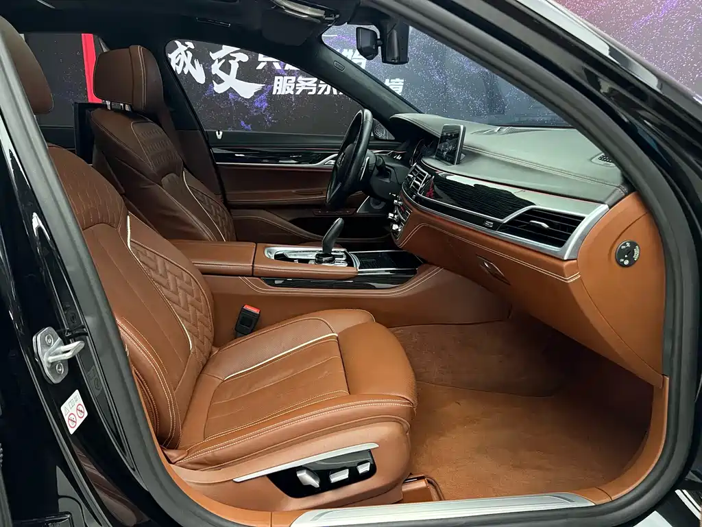 BMW 7 Series — фото 23