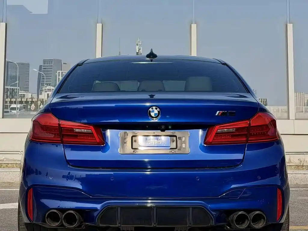 BMW M5 — фото 4
