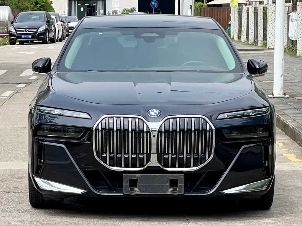 BMW 7 Series — фото 2