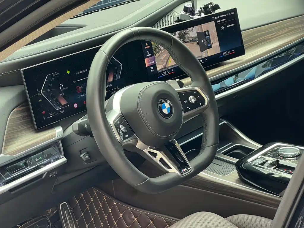 BMW 7 Series — фото 13