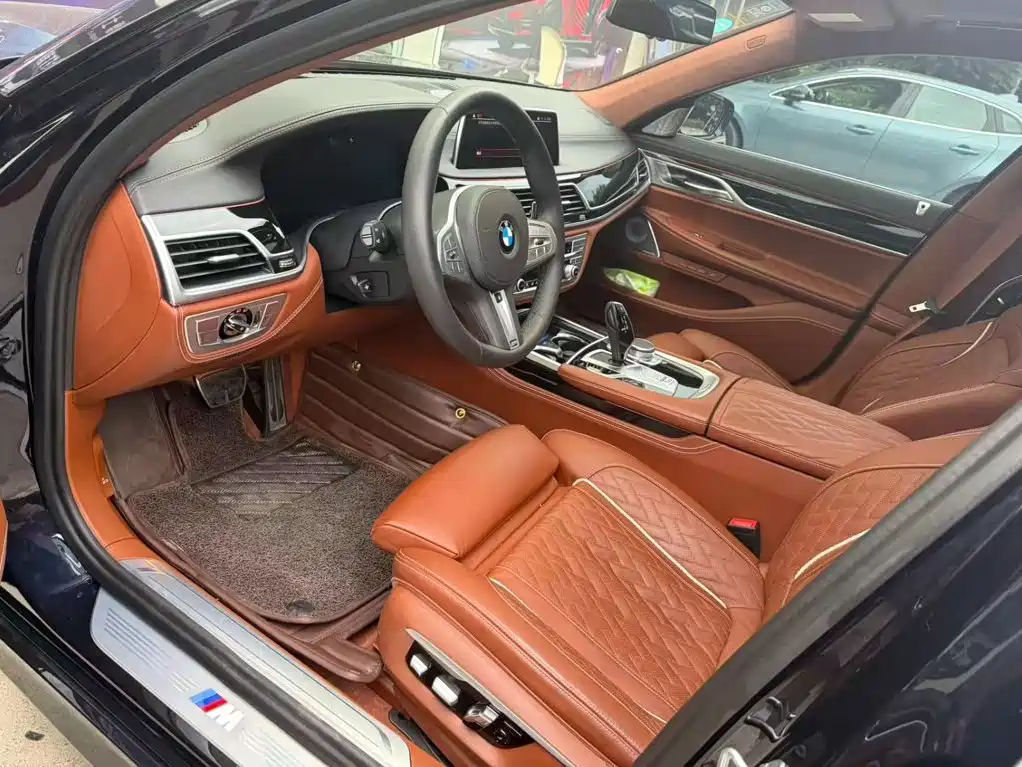 BMW 7 Series — фото 11