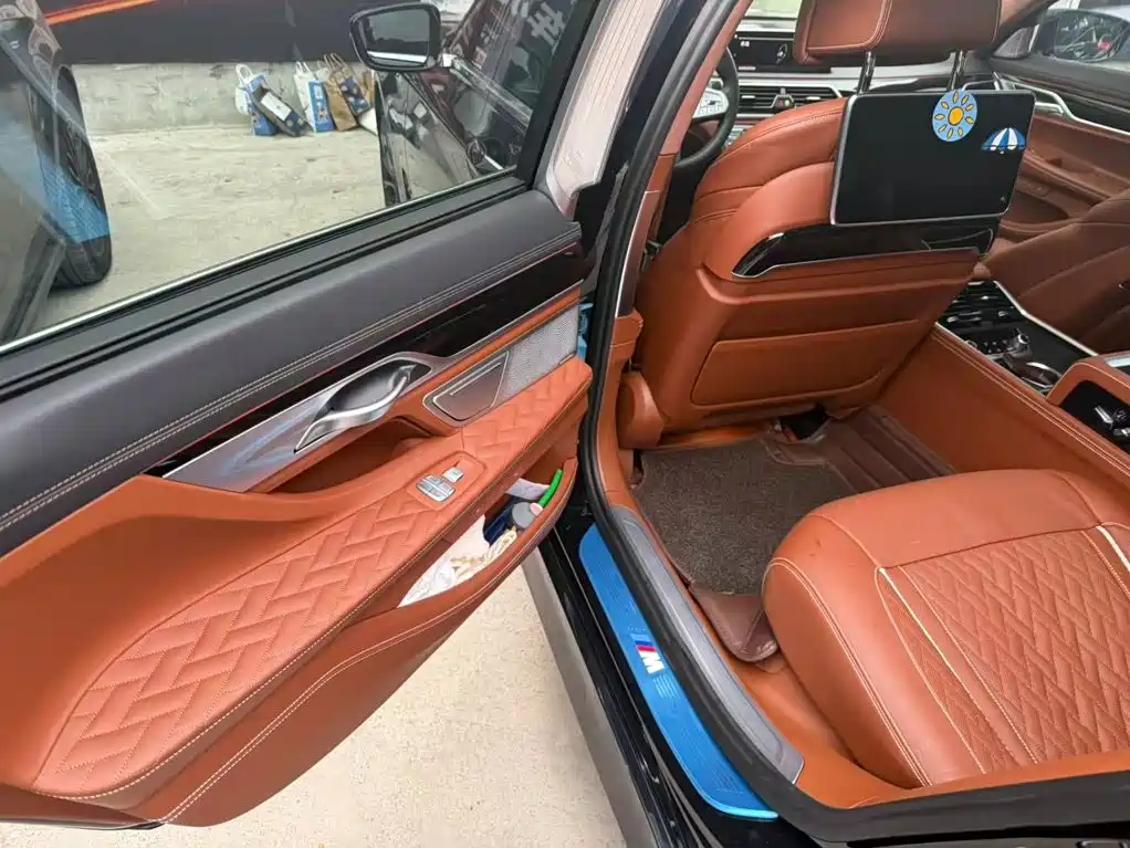 BMW 7 Series — фото 13