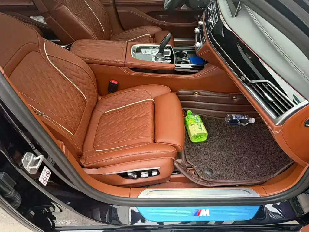 BMW 7 Series — фото 15