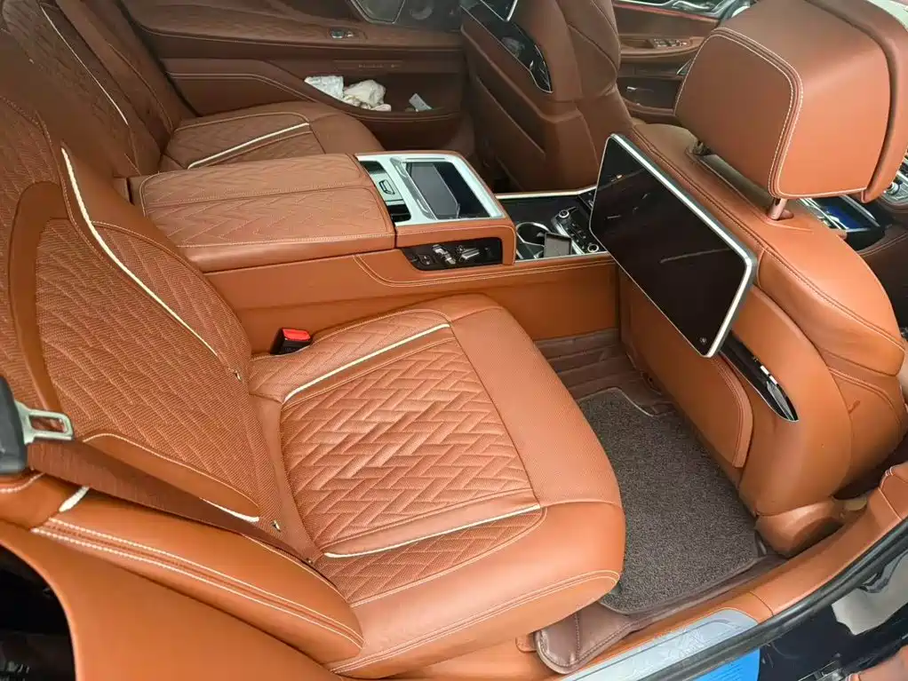 BMW 7 Series — фото 10