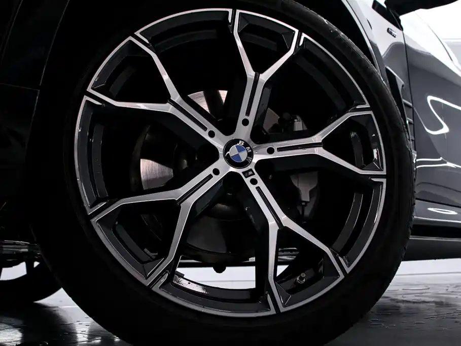 BMW X5 — фото 18