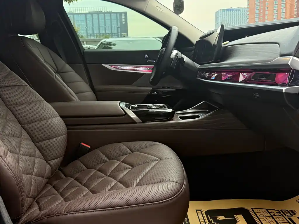 BMW 7 Series — фото 14