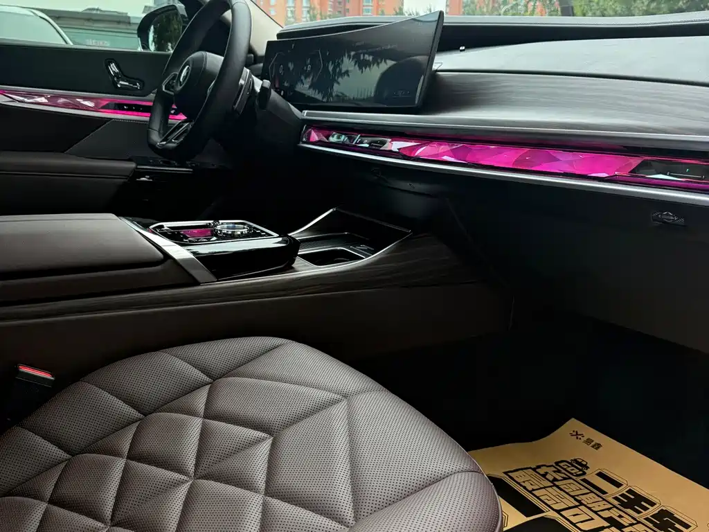 BMW 7 Series — фото 15
