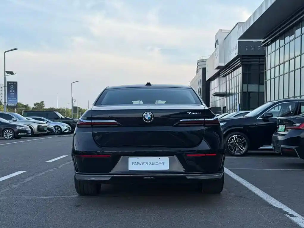 BMW 7 Series — фото 17